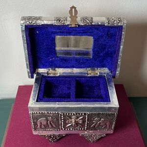Vintage‎ Silver Tone Hammered Metal Wooden Elephant Design Ornate Jewelry Box